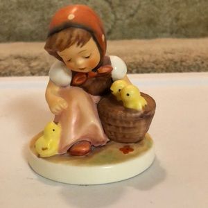 Goebel- Chick Girl Kükenmütterchen